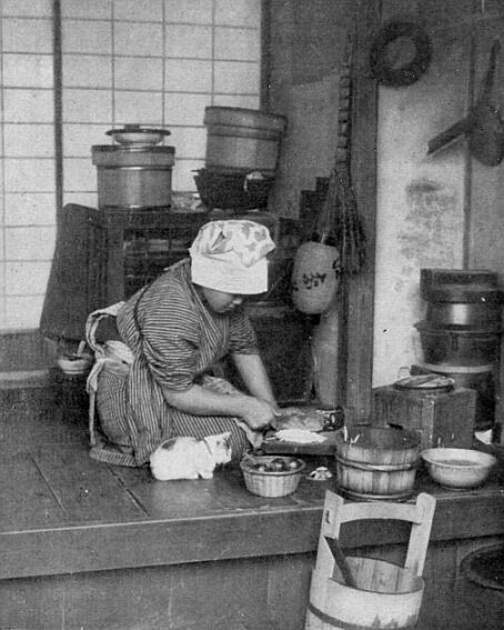 Servante en cuisineChallaye "Japon illustré", Larousse 1915