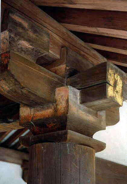 Chapiteau de bois sans clou. chef d'oeuvre de charpentiers japonais