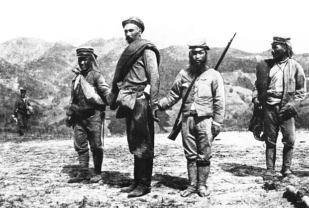 Le soldat barbu est un Aïnou. Guerre russo-japonaise, 1904-1905